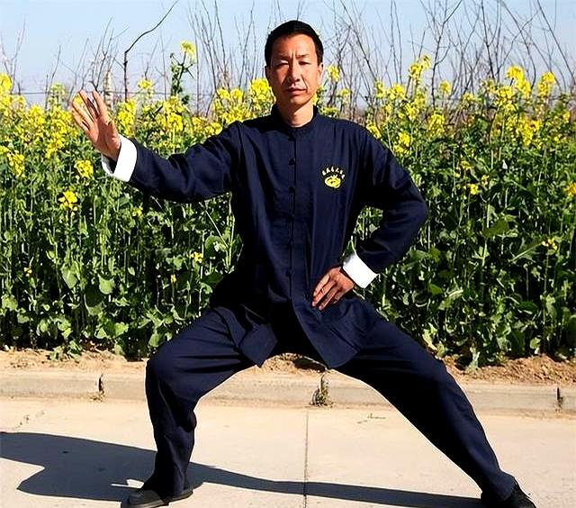 练太极总瞎晃？抓住 “静如山岳动若江河” 核心，慢练出稳劲还