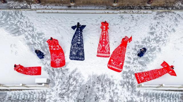 通渭:雪景邂逅非遗展新韵 剪纸汉服成独特风景