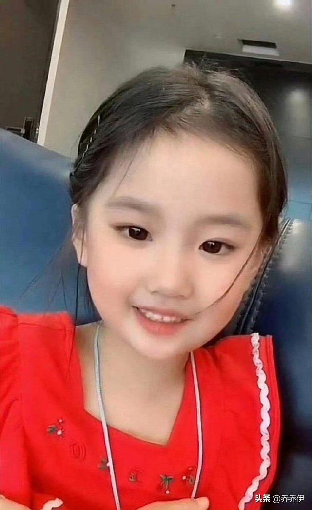 刘亦菲自己都生不出这么像的小孩，完全可以演她小时候 ​