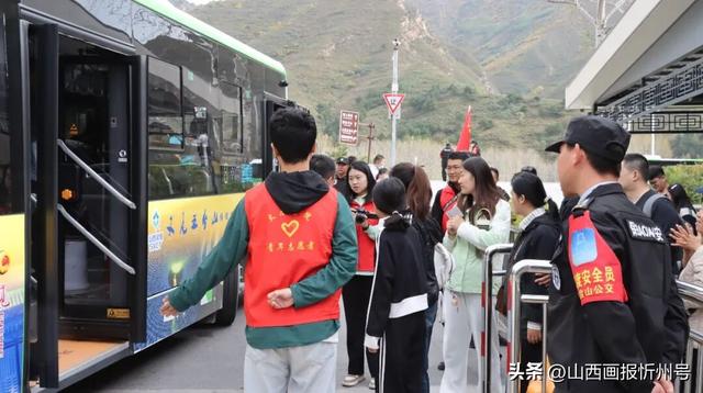 国庆假期：五台山“志愿蓝”和“红马甲”暖心服务获游客好评