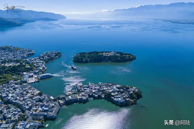 玉几岛是洱海必打卡景点之一,远可眺苍山十九峰,近能观洱海碧波