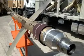 以色列战机空中解体，美国卫星发现俄制武器，紧急叫停阿帕奇参战图片