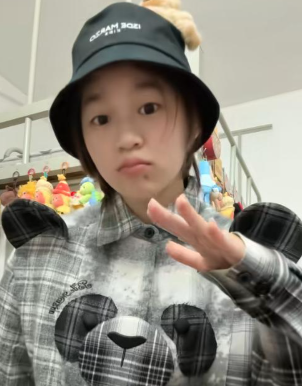 被百万网红公开内涵仅4天，全红婵巧妙回应14字，让全妈松了口气