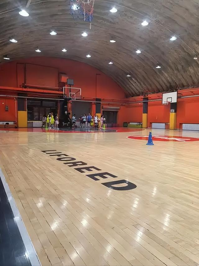 超越216岁高龄！全球最长婚龄诞生	，爱情熬过战火与偏见