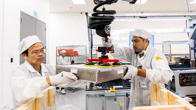 苹果休斯顿工厂发AI服务器，自研芯片撑算力，6000亿计划再进一步