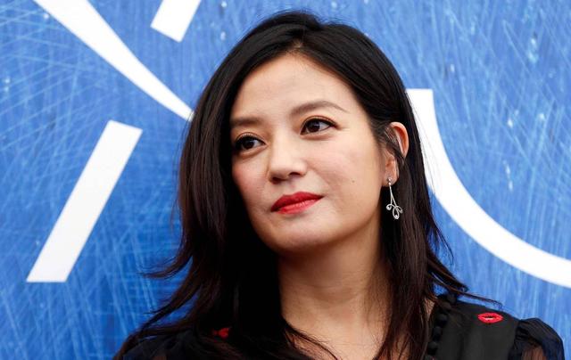 拔出萝卜带出泥！49岁赵薇近况再曝，事业婚姻双失败，丑闻太恶劣