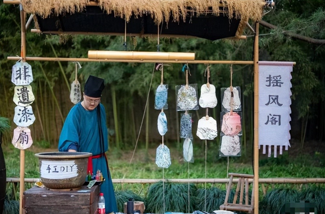 99%古镇长一个样，小吃纪念品全相同，老街失去原有灵魂无人问津