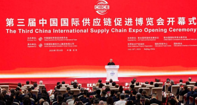 特朗普还未登机访华，大批美国坦克将运往台岛，解放军动作更大