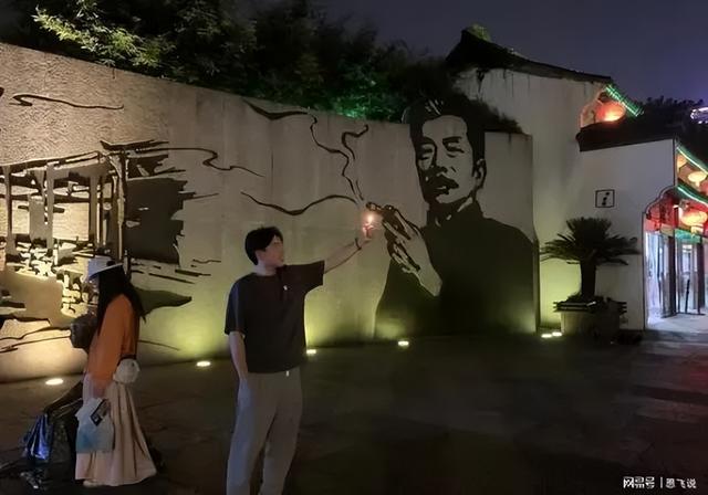 海报时评丨超越“掐烟”之争：鲁迅精神与健康中国，该如何同行？