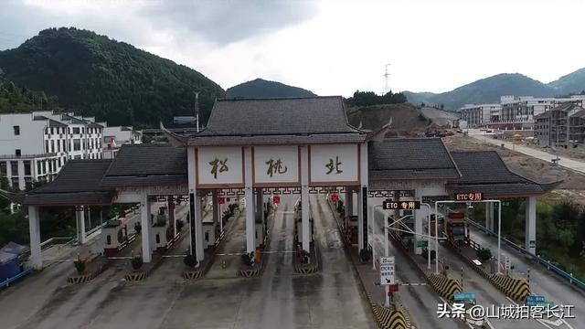 贵州铜仁头号大县，交通令人又爱又恨，景点名称像武侠小说目录？
