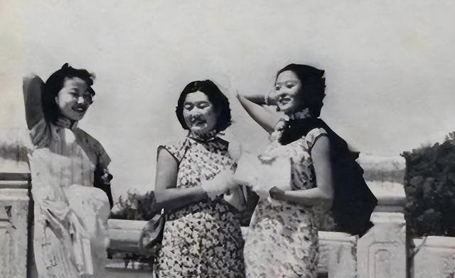 1915年	，军阀王德庆娶了15岁的少女当妾室，两年后王德庆身亡