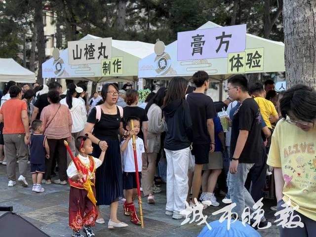 周末两个晚上,长春新民大街人山人海!数十万市民游客在这里→
