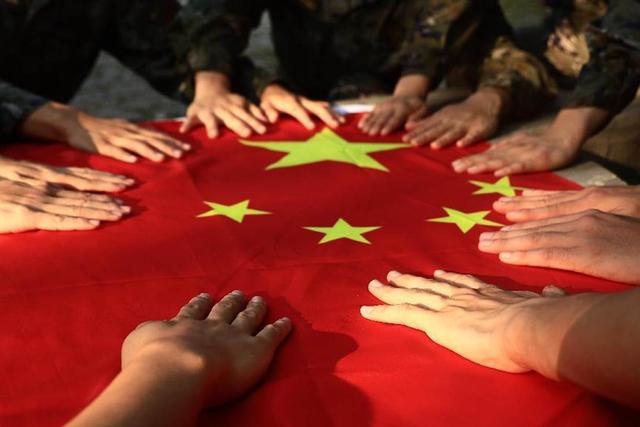 中国迟迟无法入局，愤怒的普京一声令下，完全不把欧美30国放眼里