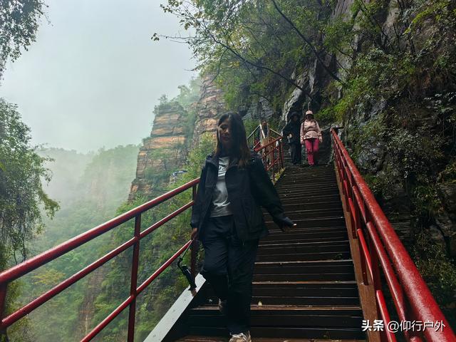 南太行D5万仙山景区郭亮村挂壁公路