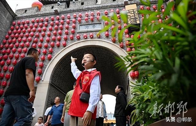 青春十一 文旅共赏丨红领巾讲解员在邯郸道历史文化街区进行讲解
