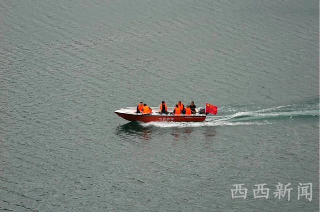 商洛二龙山水库成“网红”打卡地 游客违规游玩存隐患