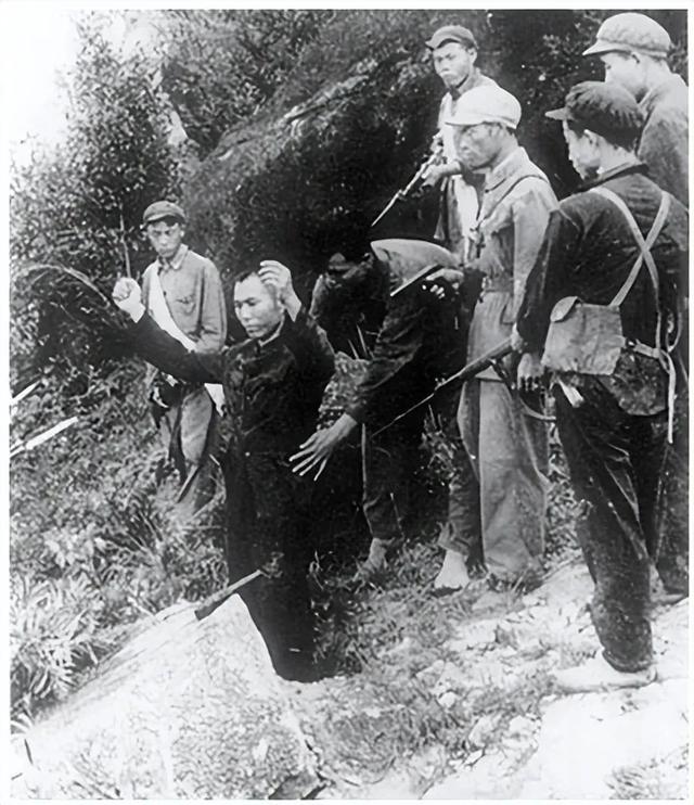 1951年，北京一名瘫痪的老头被捕，市委：就算剩一口气，也要抓他