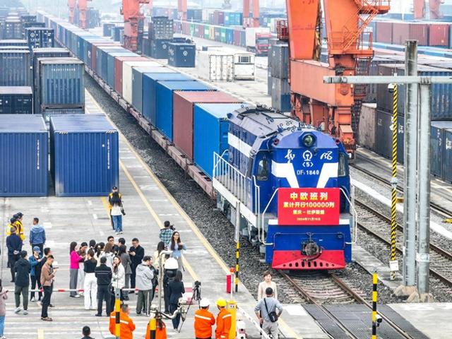 跟中国硬刚11天后，波兰总理终于放弃	，但他没想到：中国还有后手
