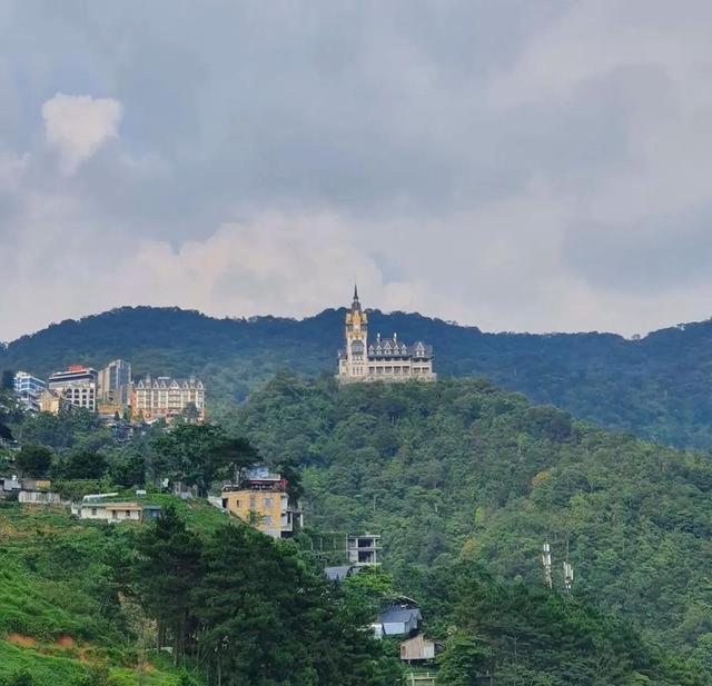 越南河内市西北的三岛山