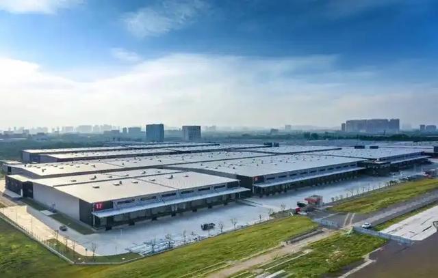 京东营收差距断崖！21年9516亿，22年10462亿，24年让人意料之外