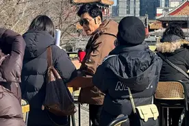 罗嘉良不愧是TVB第一个“一哥”，3部经典商战剧，至今无人能超越图片