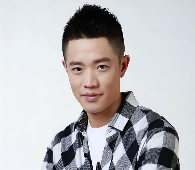 墙倒众人推？风波6个月后，曾毅近况曝光，令人恶心的一幕出现了