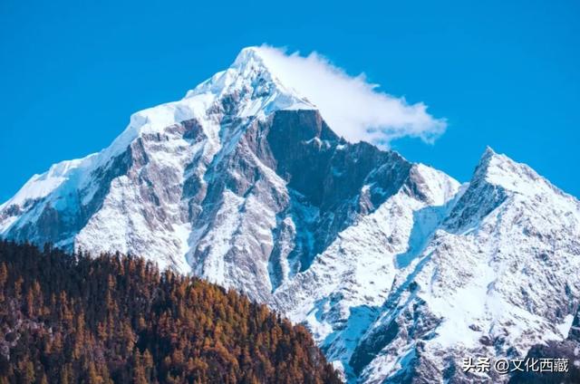 挖到国内巅峰秋景！半山秋色半山雪，不来西藏这里真的亏大了！