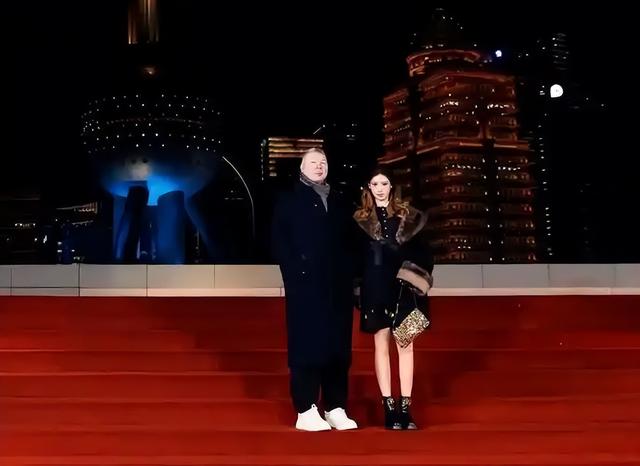 徐帆回应离婚五个月后，冯小刚再惹争议	，养女徐朵竟成了导火索