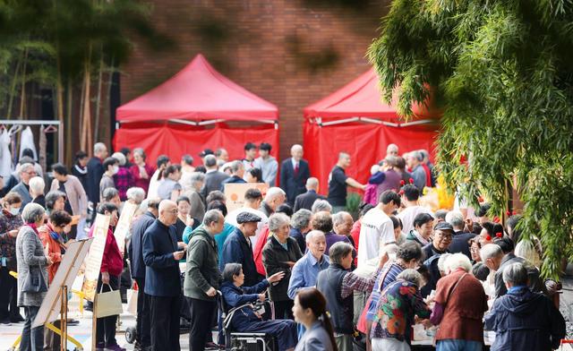 中国将迎人口死亡高峰！22年1041万，23年1100万，去年死亡多少？