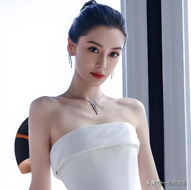 外表是仙女，私下是“老烟鬼”的几位女星，刘亦菲太令人意外了