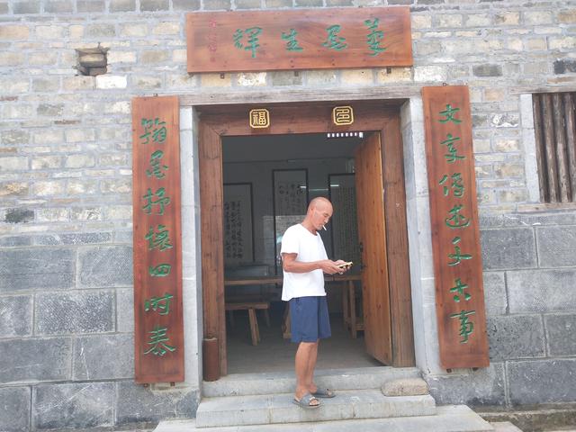 他是广西全州的一位伟大老人，他的名字叫唐以金！