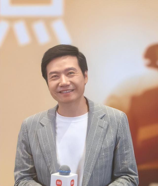 风向变了？官媒接连锐评，没给雷军留一丝体面，董明珠话有人信了