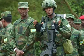 当非洲流行踢正步和风纪扣，面相都变了，卢旺达战斗力太逆天图片