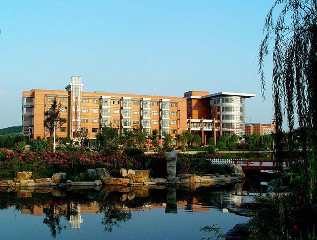 高考500分左右的你，选这6所大学，性价比很高考上就是赚吧