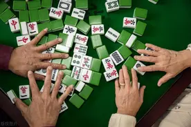 打麻将究竟要不要吊红中？看似简单背后暗藏玄机，你值得了解图片