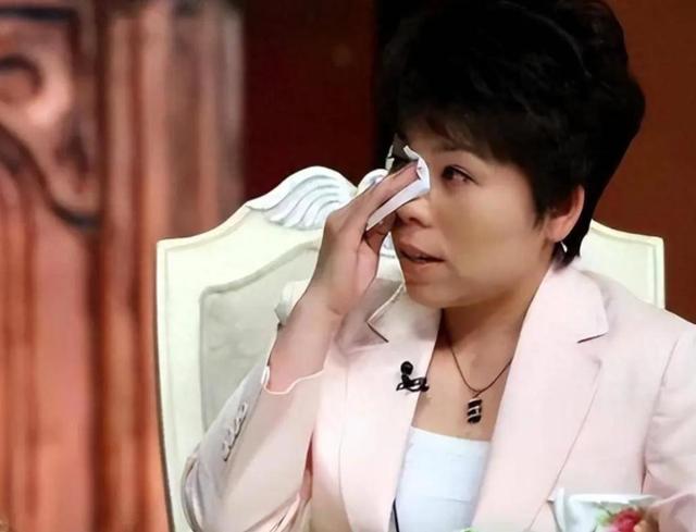 涉贪腐被带走、败光20亿、移民改国籍，邓亚萍身上的谣言太离谱