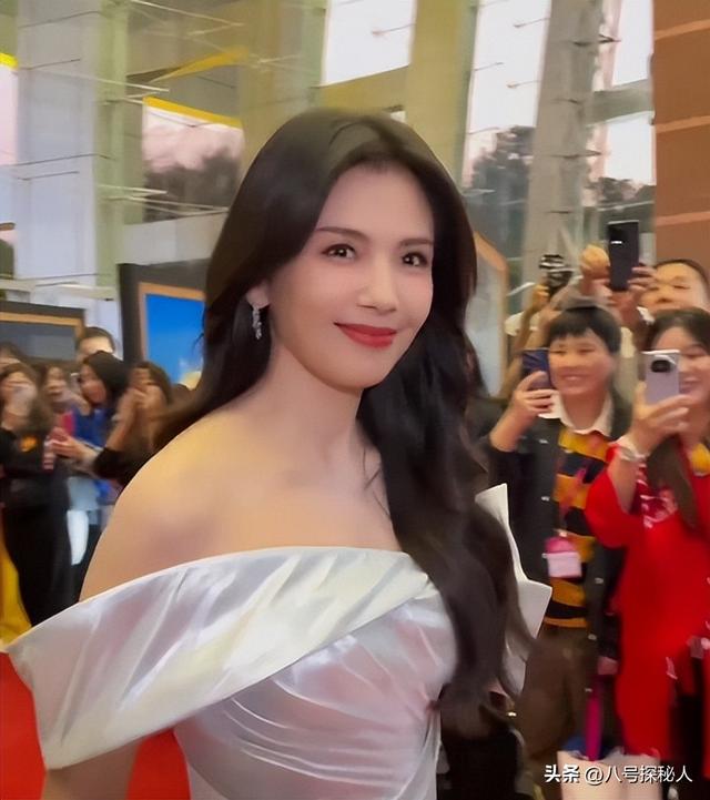 不顾央视警告顶风作案，与刘涛传绯闻的杨烁，如今下场怪不得别人