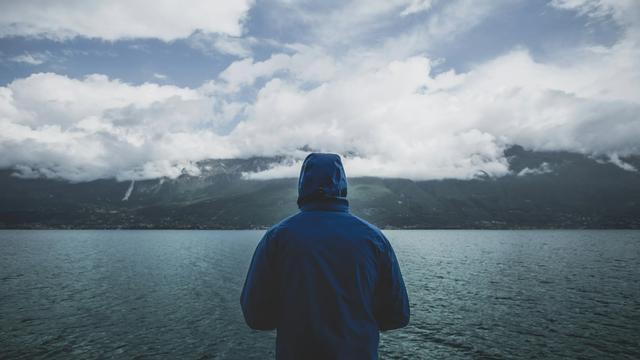 穷人到底该不该生孩子？真相是：你不是在养孩子，你是在拼命还命