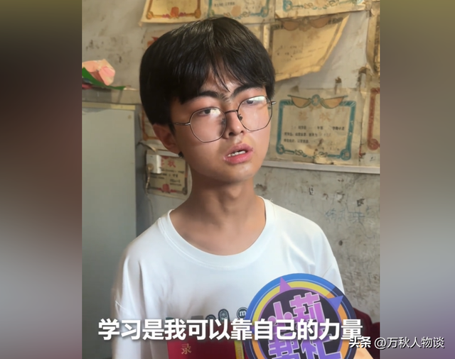 天崩开局！寒门贵子679分考上国防科技大，恶心的一幕却出现了
