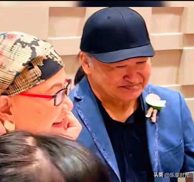 刘欢女儿在重庆举行婚礼！桌上摆了茅台，刘欢哭了，不舍女儿出嫁