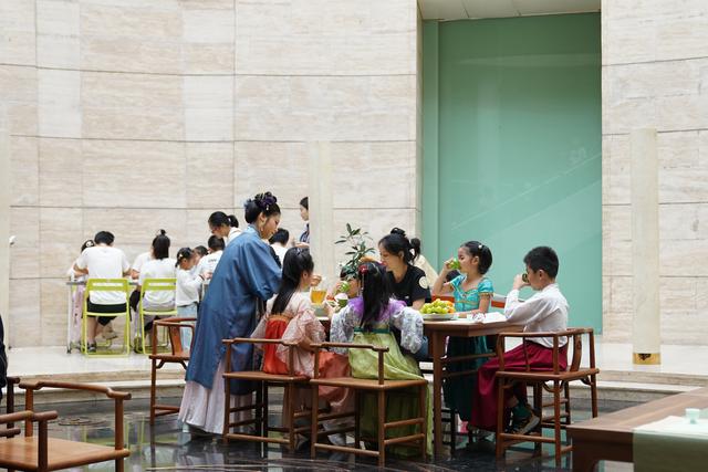 国庆约12余万观众走进金沙，“感知青韵・金沙之约”限定体验获好评