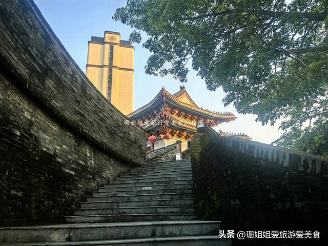 惠州“最后”的古城墙，完好的300多米，榕树穿墙而生，像留城魂