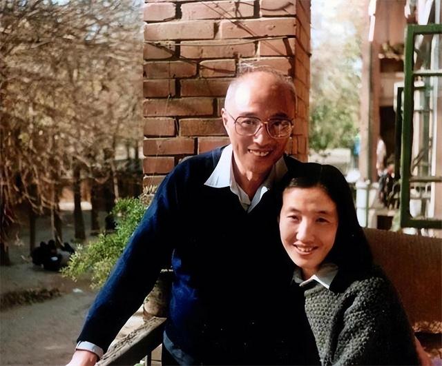 27岁女子爱上63岁火箭专家，相守一生，他去世后才知道爱人的身份
