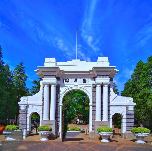 了解和走进清华大学，先从大学校门设置开始，带你去看一看