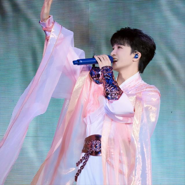 2026年央视春晚彩排曝光后	，评论区炸锅，赵本山的担心恐要成真了