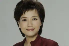 不是董卿和周涛，现实中她才是新闻女王，比康辉还强！图片
