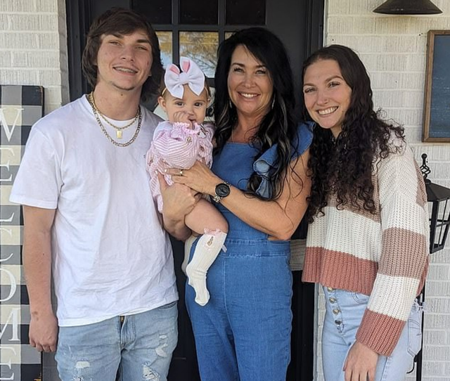 美国25岁卡丁车赛冠军遭入室抢劫，当着未婚妻的面身中多枪身亡