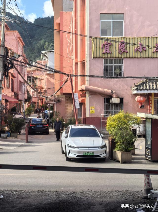 冬天的早上 晒着太阳从大观楼徒步到西山茶马花街 是什么样的感受？