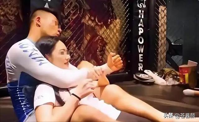 499隔衣服摸胸！私人影院暗藏涉黄：299元起步撕丝袜，还有更过火