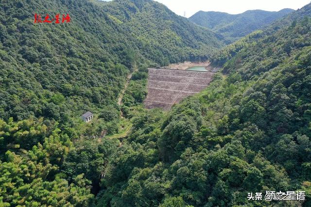 绍兴铜井村，夏泽水库建成后，在水一方